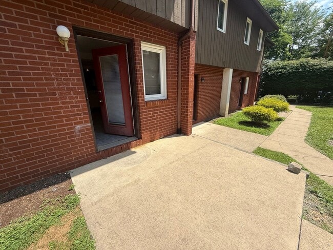 Building Photo - Fall Semester Lease Available! 2 Bedroom T...