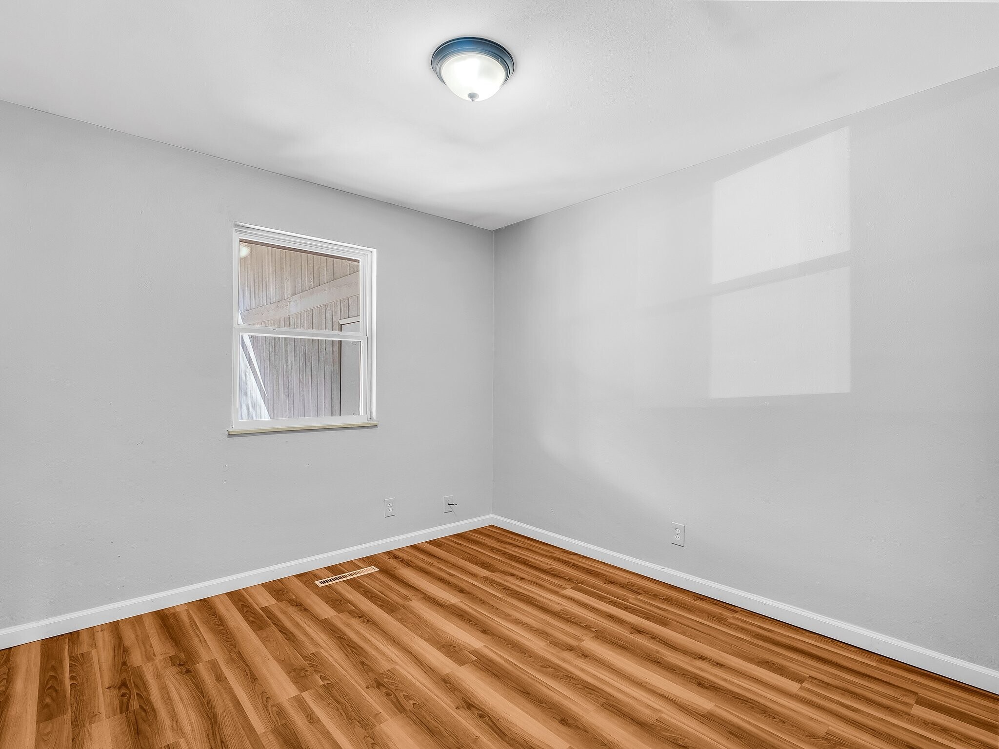 Building Photo - 106 Britanna Dr