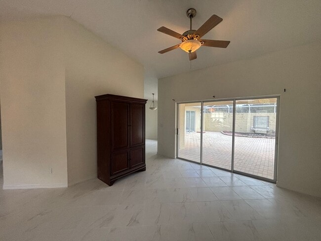 Building Photo - 3/3 Newly renovated on 3+ acres