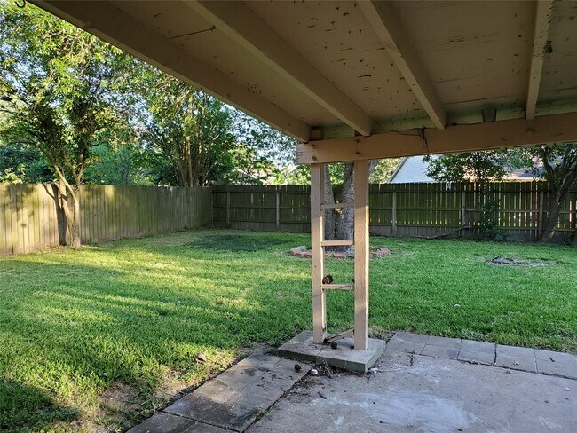 Building Photo - 16315 Thistleglen Dr