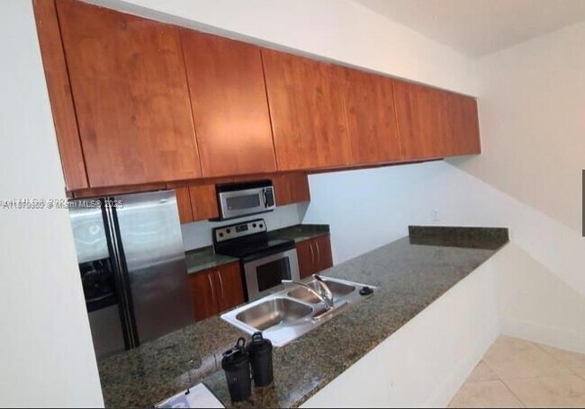 Building Photo - 1200 Brickell Bay Dr