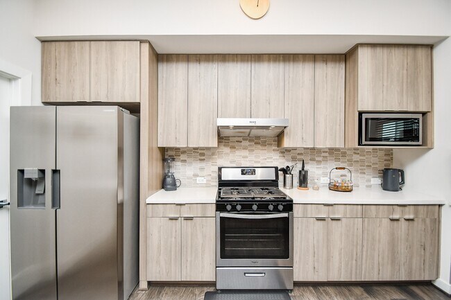 Building Photo - 5811 Fairdale Ln