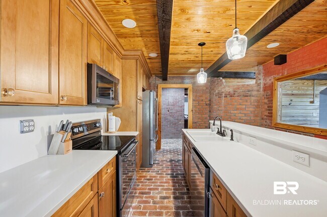 Building Photo - 27522 Burkhardt Dr