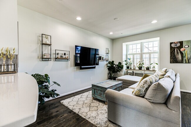 Building Photo - 13424 Waterford Hills Blvd