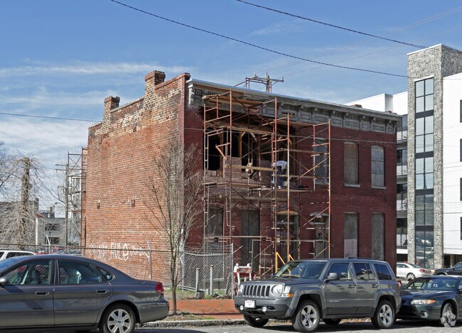 Building Photo - 2101 E Franklin St