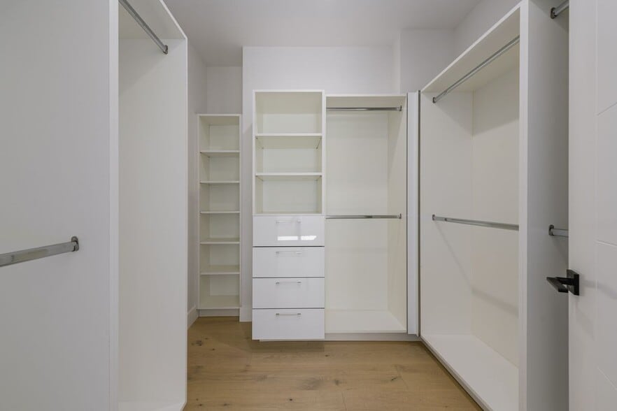 Building Photo - 741 N Gramercy Pl