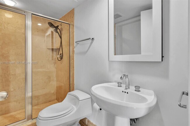 Building Photo - 848 Brickell Key Dr