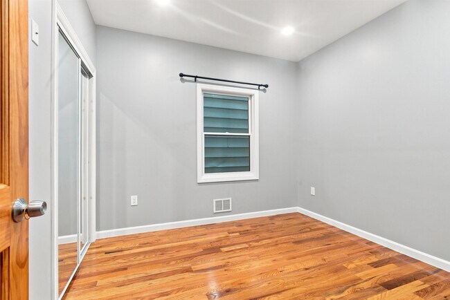 Building Photo - 88 Poplar St