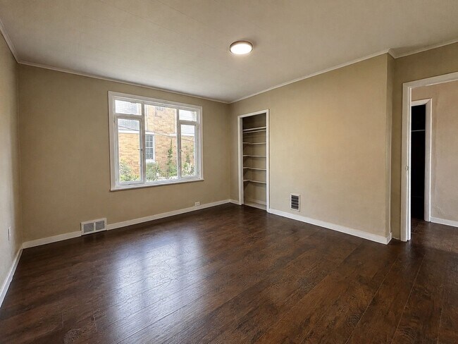 Building Photo - 4000 Willow Ave