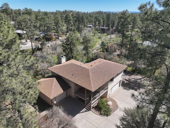 Building Photo - Beautiful home in the Mountain Club!