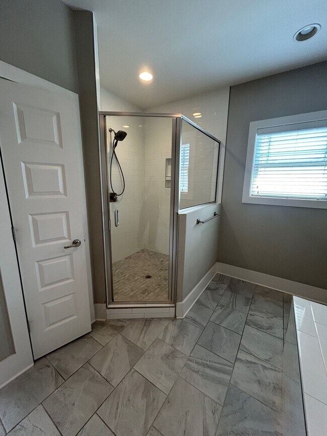 Building Photo - Stunning Home in Melrose 12 South Area...D...