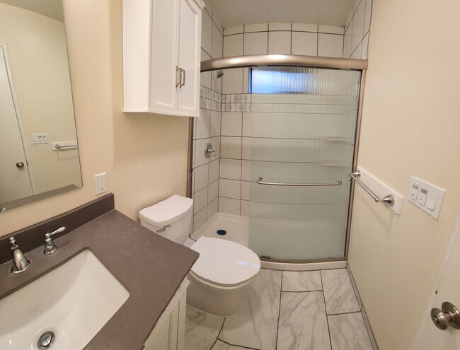 Building Photo - 5 Bedroom 3 bathroom in close proximity to POLY CAMPUS!