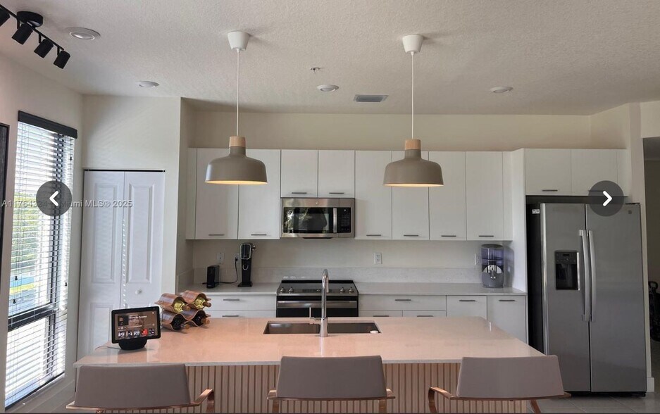 Building Photo - 8001 NW 41st St