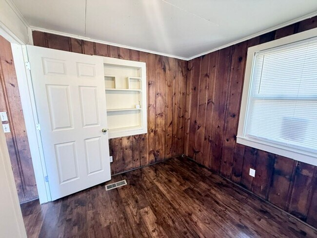 Building Photo - 4 Bedroom Single Family Home in West Haven