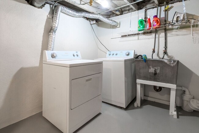 Building Photo - Bright 2 bed, 1 bath in fantastic SE locat...