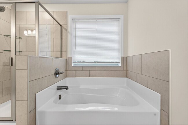 Building Photo - 4 BEDROOM SINGLE FAMILY HOME IN BRASELTON!