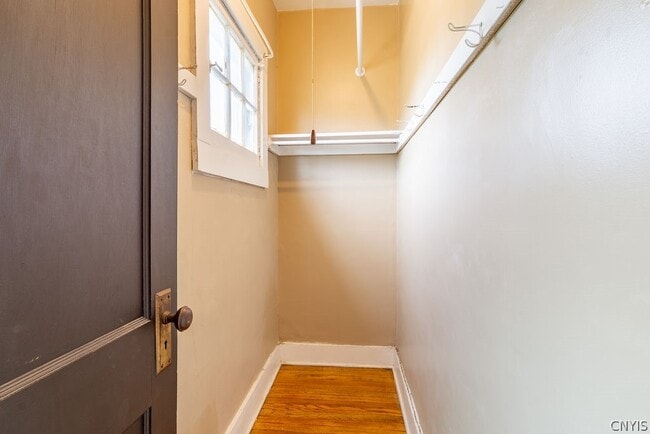 Building Photo - 325 S Midler Ave