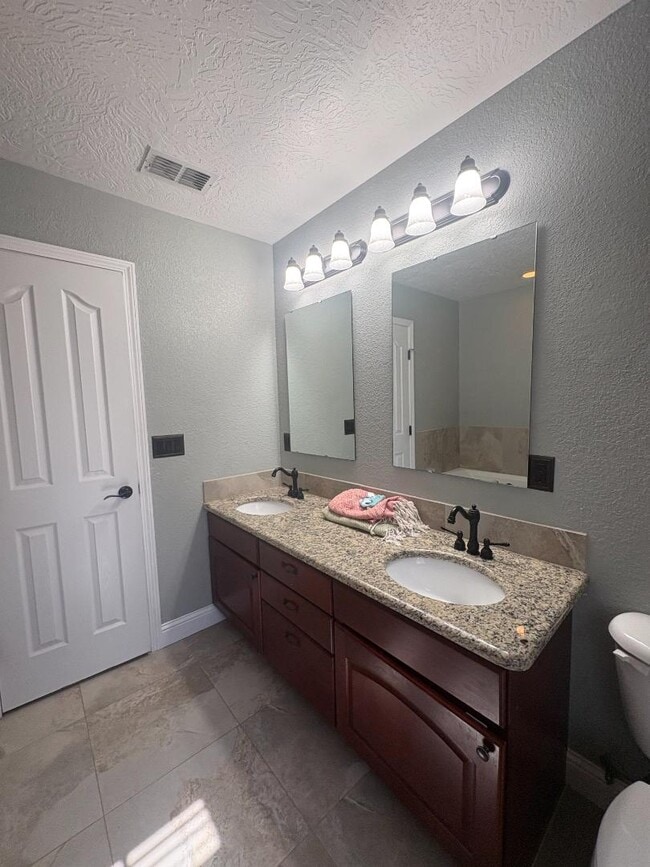 Building Photo - 725 Almond Tree Ln