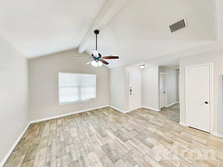 Building Photo - 16229 Summerset Estates Blvd