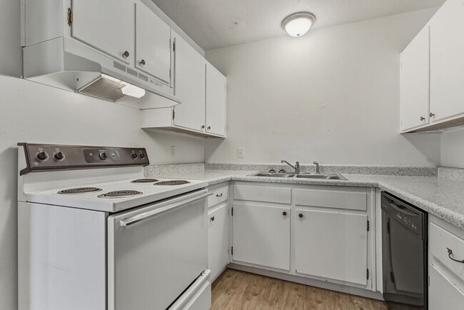 Building Photo - 413 E 7th Ave