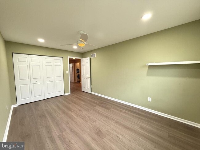 Building Photo - 122 Providence Ln