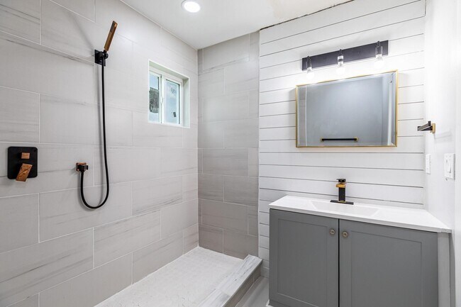 Building Photo - 9529 Fairland Dr