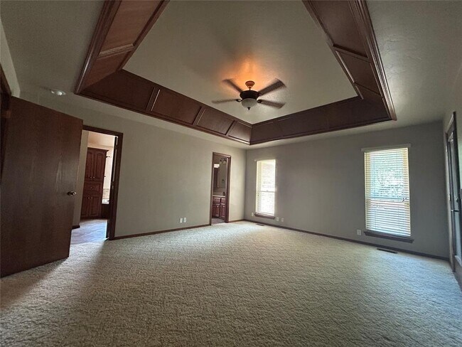 Building Photo - 9908 Thompson Ave