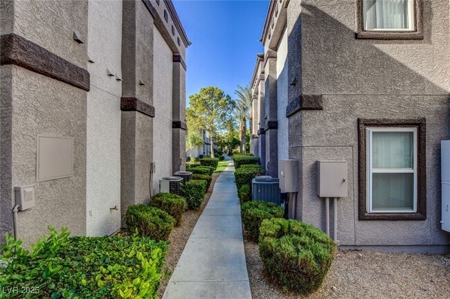 Building Photo - 7255 W Sunset Rd