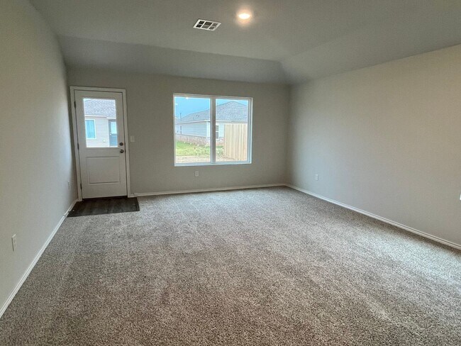 Building Photo - Newer Construction 4 Bed, 2 Bath - Piedmont Schools