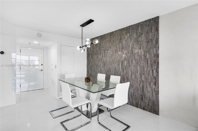 Building Photo - 200 Leslie Dr