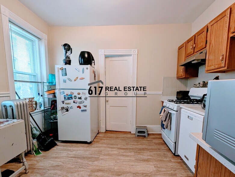 Building Photo - 16 Fuller St