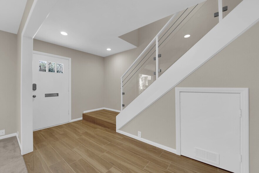 Building Photo - 710 Tam O Shanter