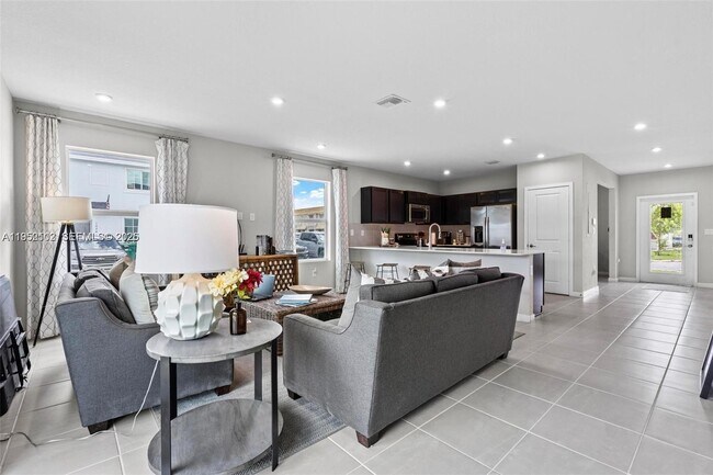 Building Photo - 436 10th Ct