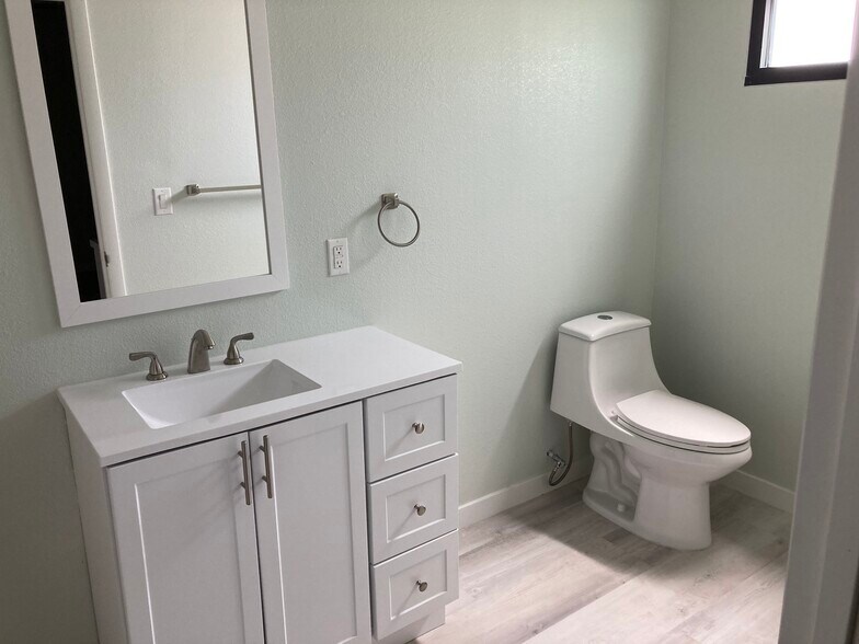 Building Photo - 730 S 9th St