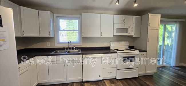 Building Photo - 2801 Sandarac Ln