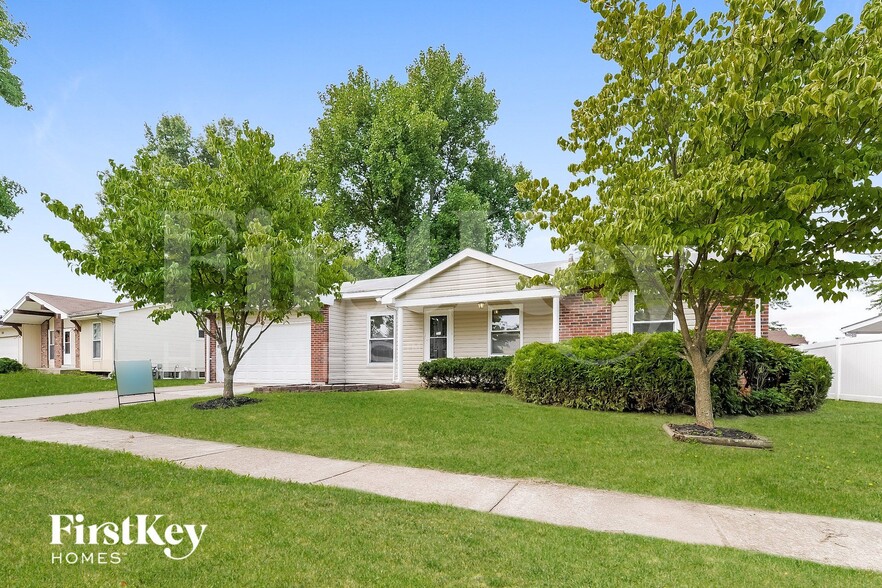 Building Photo - 733 Watersedge Dr