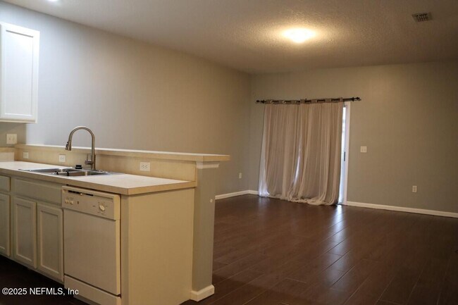 Building Photo - 516 Hopewell Dr