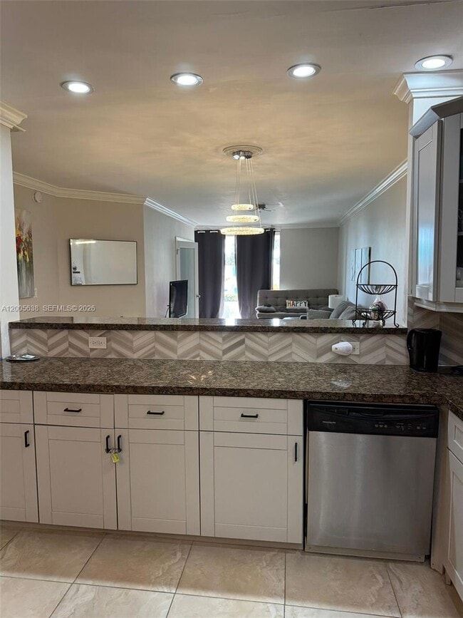 Building Photo - 3725 S Ocean Dr