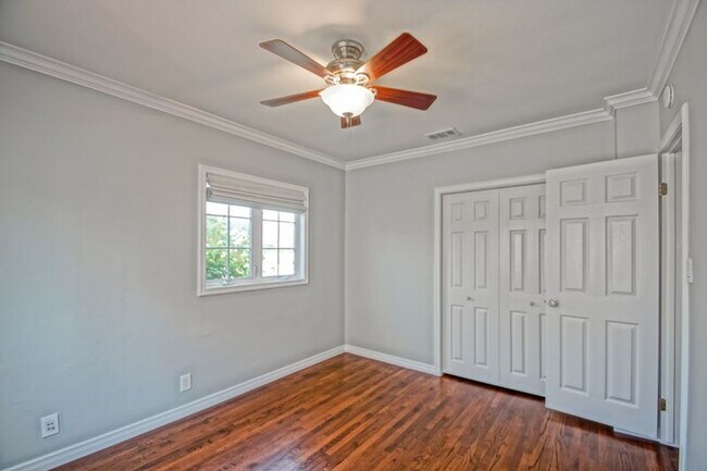 Building Photo - Beautifully Remodeled, Bright & Airy Home w/ Detached Bonus Room w/ Bath & 1-Car Garage, Front Ya...