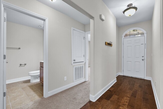 Building Photo - 6907 Breyerton Way SE