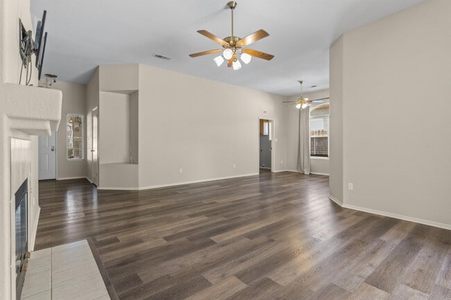 Building Photo - 10621 Tivoli Ct