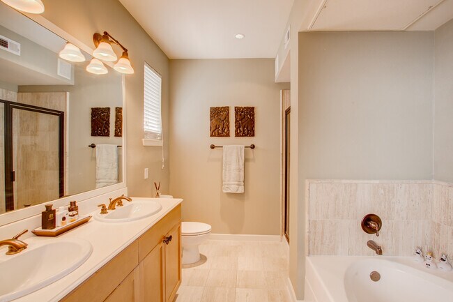 Building Photo - 1862 Summit Ave