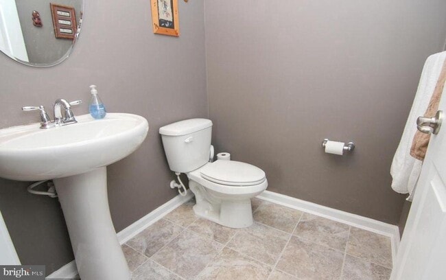 Building Photo - 7548 Honey Locust Ln