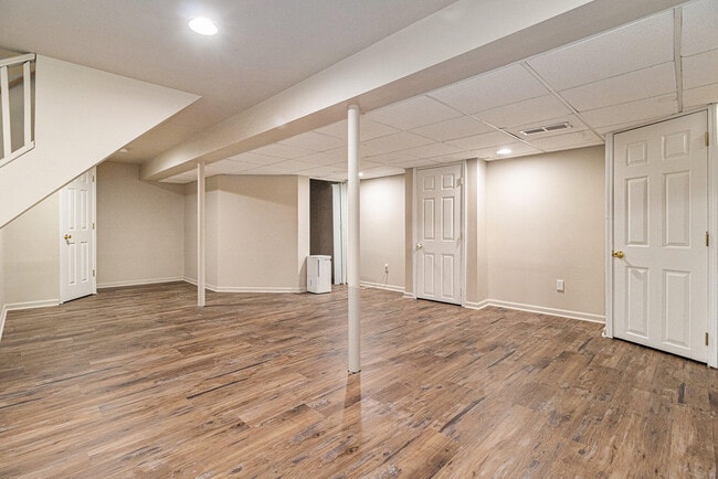 Building Photo - 43294 Silverwood Dr