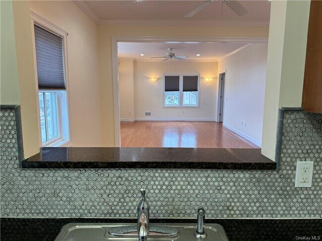 Building Photo - 400 Main St