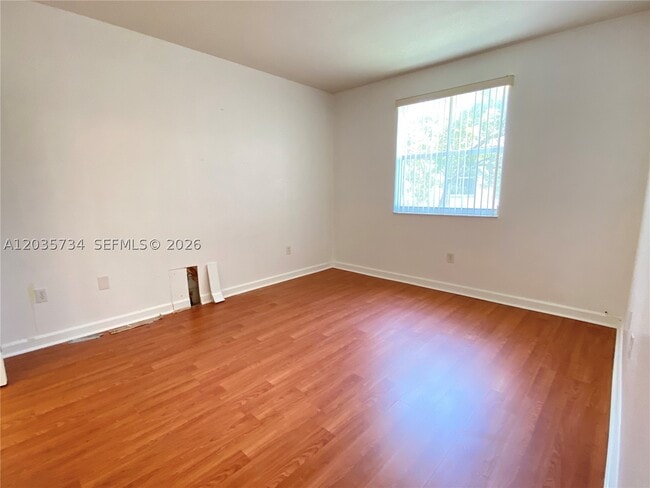 Building Photo - 1658 SE 28th Ct