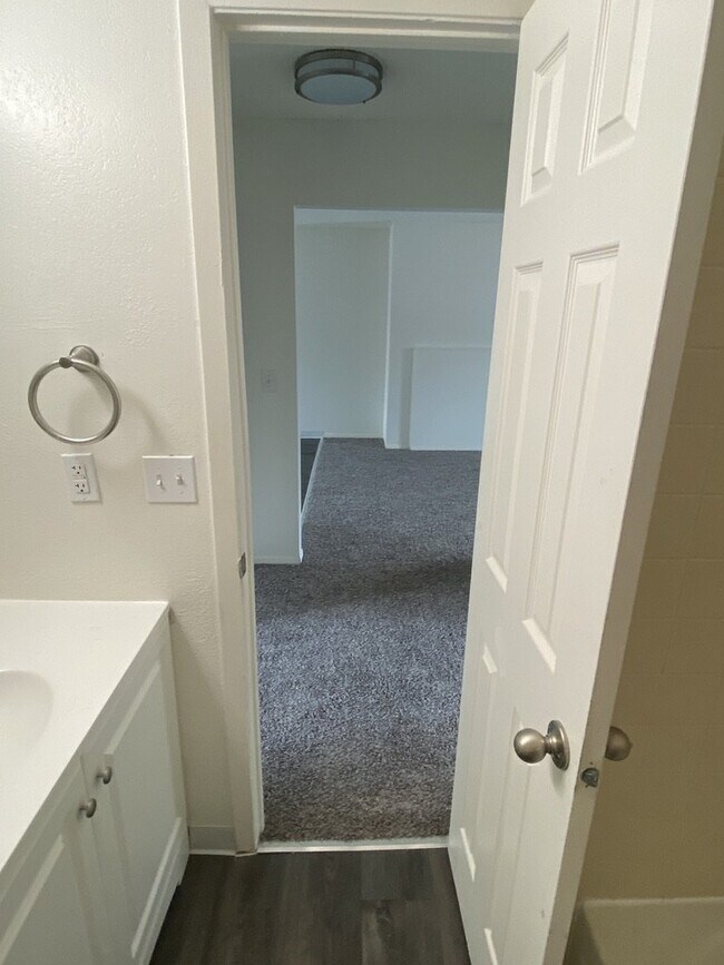 Building Photo - "Cozy 2-Bed Retreat with Charm!"