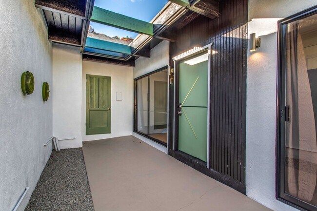 Building Photo - 39955 Estates Rd