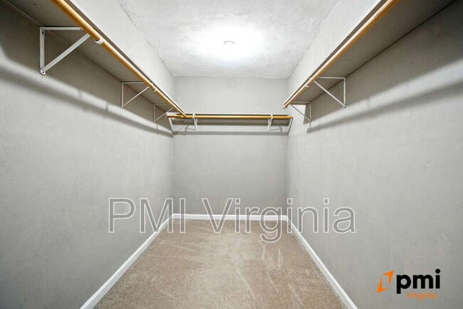 Building Photo - 3100 Kenelm Dr