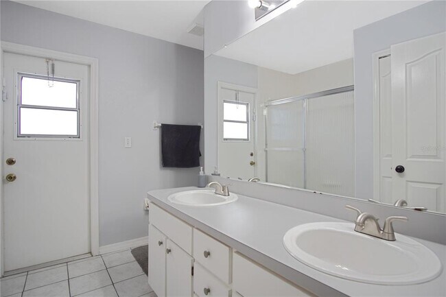 Building Photo - 928 Loma Bonita Dr